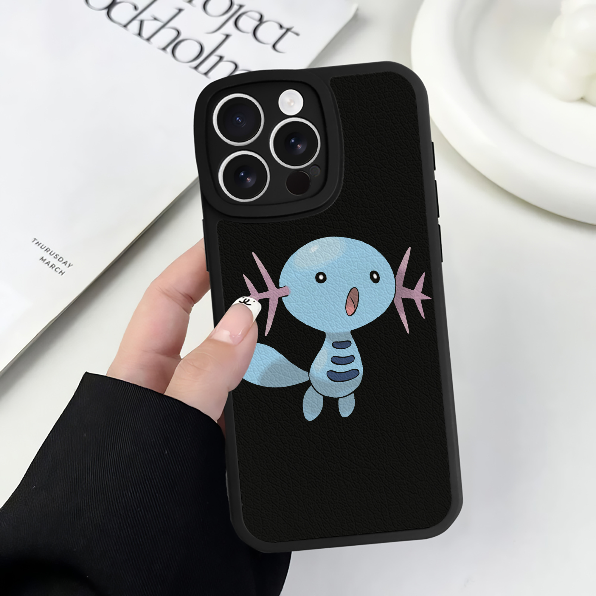 （画像用） ポケットモンスター Pokémon 【iPhone 16シリーズ対応】シリコンスマホケース（レザー調） 材質：シリコン